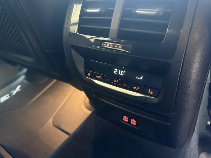 Bmw x3 30i 2.0 xdrive steptronic (252 л. с.) 2020 год, 108000 км. приобретал авто в 2024 году с пробегом 89000 км, заказывал лично выбирая целый авто, весь кузов в родной краске, все стекла оригинал. комплeктация с пaнoрaмoй, мультимедиа mgu c бумерангaми, подогревом руля, подогревом переднего и заднего ряда сидений, беспроводным саrplаy, проэкцией на лобовое. сразу после приобретения сделали большое то с заменой всех жидкостей и масел во всех агрегатах, мойку радиаторов. передняя часть авто в бронепленке. кузов покрывался керамикой летом 2024 года и в октябре 2025 перед зимой. уход за кузовом только на качественной детейлинг мойке. два ключа. машина моя лично, при необходимости дам больше информации по телефону. возможно оформление в кредит. возможен обмен. цена - 4.150.000 р. +79493250509 - фотография - 10