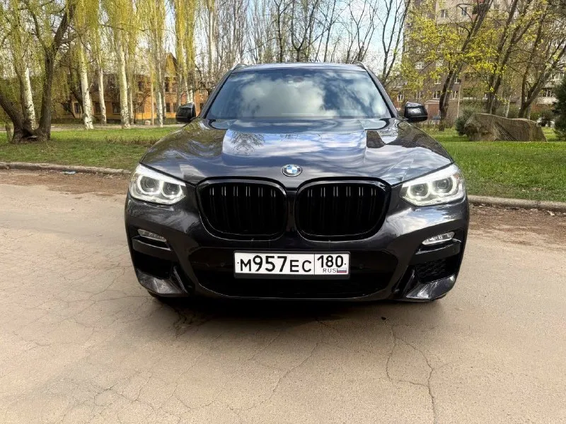 Bmw x3 30i 2.0 xdrive steptronic (252 л. с.) 2020 год, 108000 км. приобретал авто в 2024 году с пробегом 89000 км, заказывал лично выбирая целый авто, весь кузов в родной краске, все стекла оригинал. комплeктация с пaнoрaмoй, мультимедиа mgu c бумерангaми, подогревом руля, подогревом переднего и заднего ряда сидений, беспроводным саrplаy, проэкцией на лобовое. сразу после приобретения сделали большое то с заменой всех жидкостей и масел во всех агрегатах, мойку радиаторов. передняя часть авто в бронепленке. кузов покрывался керамикой летом 2024 года и в октябре 2025 перед зимой. уход за кузовом только на качественной детейлинг мойке. два ключа. машина моя лично, при необходимости дам больше информации по телефону. возможно оформление в кредит. возможен обмен. цена - 4.150.000 р. +79493250509 - фотография - 2