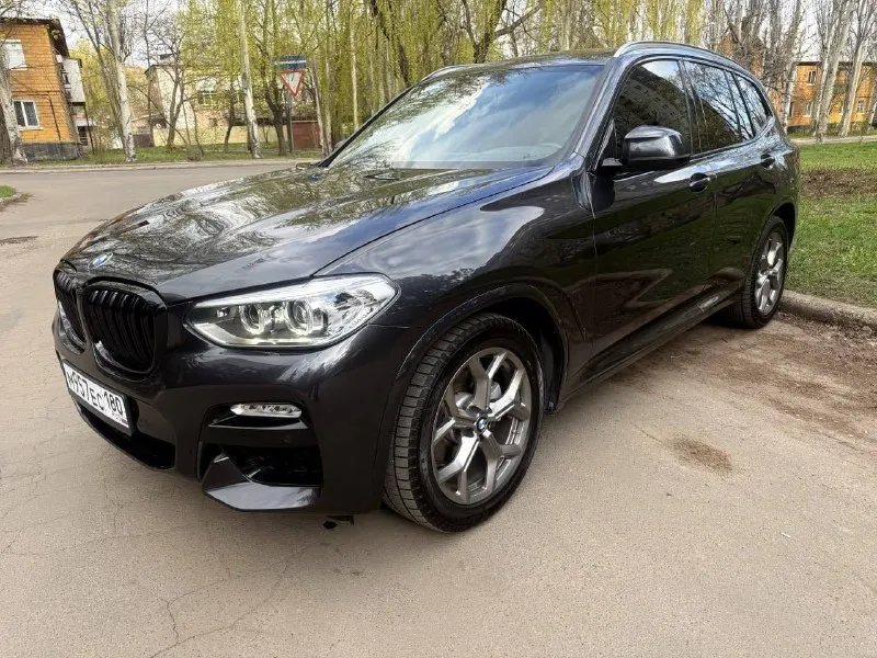 Bmw x3 30i 2.0 xdrive steptronic (252 л. с.) 2020 год, 108000 км. приобретал авто в 2024 году с пробегом 89000 км, заказывал лично выбирая целый авто, весь кузов в родной краске, все стекла оригинал. комплeктация с пaнoрaмoй, мультимедиа mgu c бумерангaми, подогревом руля, подогревом переднего и заднего ряда сидений, беспроводным саrplаy, проэкцией на лобовое. сразу после приобретения сделали большое то с заменой всех жидкостей и масел во всех агрегатах, мойку радиаторов. передняя часть авто в бронепленке. кузов покрывался керамикой летом 2024 года и в октябре 2025 перед зимой. уход за кузовом только на качественной детейлинг мойке. два ключа. машина моя лично, при необходимости дам больше информации по телефону. возможно оформление в кредит. возможен обмен. цена - 4.150.000 р. +79493250509 - фотография - 3