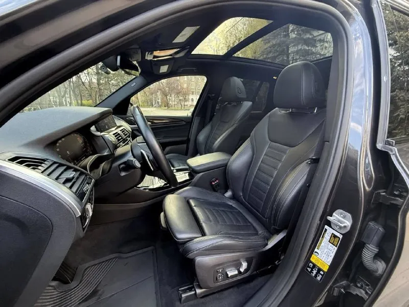 Bmw x3 30i 2.0 xdrive steptronic (252 л. с.) 2020 год, 108000 км. приобретал авто в 2024 году с пробегом 89000 км, заказывал лично выбирая целый авто, весь кузов в родной краске, все стекла оригинал. комплeктация с пaнoрaмoй, мультимедиа mgu c бумерангaми, подогревом руля, подогревом переднего и заднего ряда сидений, беспроводным саrplаy, проэкцией на лобовое. сразу после приобретения сделали большое то с заменой всех жидкостей и масел во всех агрегатах, мойку радиаторов. передняя часть авто в бронепленке. кузов покрывался керамикой летом 2024 года и в октябре 2025 перед зимой. уход за кузовом только на качественной детейлинг мойке. два ключа. машина моя лично, при необходимости дам больше информации по телефону. возможно оформление в кредит. возможен обмен. цена - 4.150.000 р. +79493250509 - фотография - 7