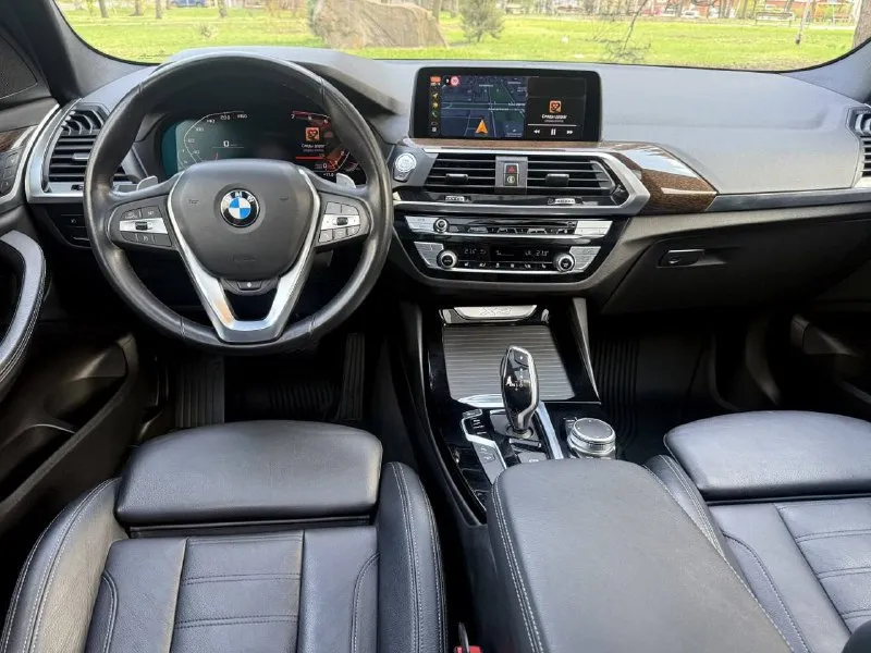 Bmw x3 30i 2.0 xdrive steptronic (252 л. с.) 2020 год, 108000 км. приобретал авто в 2024 году с пробегом 89000 км, заказывал лично выбирая целый авто, весь кузов в родной краске, все стекла оригинал. комплeктация с пaнoрaмoй, мультимедиа mgu c бумерангaми, подогревом руля, подогревом переднего и заднего ряда сидений, беспроводным саrplаy, проэкцией на лобовое. сразу после приобретения сделали большое то с заменой всех жидкостей и масел во всех агрегатах, мойку радиаторов. передняя часть авто в бронепленке. кузов покрывался керамикой летом 2024 года и в октябре 2025 перед зимой. уход за кузовом только на качественной детейлинг мойке. два ключа. машина моя лично, при необходимости дам больше информации по телефону. возможно оформление в кредит. возможен обмен. цена - 4.150.000 р. +79493250509 - фотография - 8
