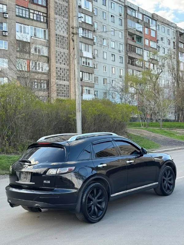 Infiniti fx35 инфинити 2007г 💰870.000💰 рестайлинг поколения (2006-2008) объем 3.5 мотор в идеальном состоянии, не дымит, не троит, весь сухой! едет очень бодро коробка автомат, работаем идеально, переключает мягко, не пинает, надежный японец ✅ ходовая не гремит, не стучит, не тянет, обслужена машинка. документы чистые ✅ без запретов, без штрафов, переоформление без проблем, сразу в мрэо, чтоб оформить на вас! исправно все работают, бензина по городу 13л осмотр г. макеевка цена 870.000 руб торг разумный у капота обмен тоже можно рассмотреть, адекватно только цените свое авто! тел. +7949-489-08-56 - +7 (949) 643-84-43 тг есть на двух номерах автотека зеленая ✅ 📞 🇷🇺 звоните: +7(908)5679496 - фотография - 4