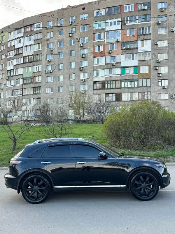 Infiniti fx35 инфинити 2007г 💰870.000💰 рестайлинг поколения (2006-2008) объем 3.5 мотор в идеальном состоянии, не дымит, не троит, весь сухой! едет очень бодро коробка автомат, работаем идеально, переключает мягко, не пинает, надежный японец ✅ ходовая не гремит, не стучит, не тянет, обслужена машинка. документы чистые ✅ без запретов, без штрафов, переоформление без проблем, сразу в мрэо, чтоб оформить на вас! исправно все работают, бензина по городу 13л осмотр г. макеевка цена 870.000 руб торг разумный у капота обмен тоже можно рассмотреть, адекватно только цените свое авто! тел. +7949-489-08-56 - +7 (949) 643-84-43 тг есть на двух номерах автотека зеленая ✅ 📞 🇷🇺 звоните: +7(908)5679496 - фотография - 7