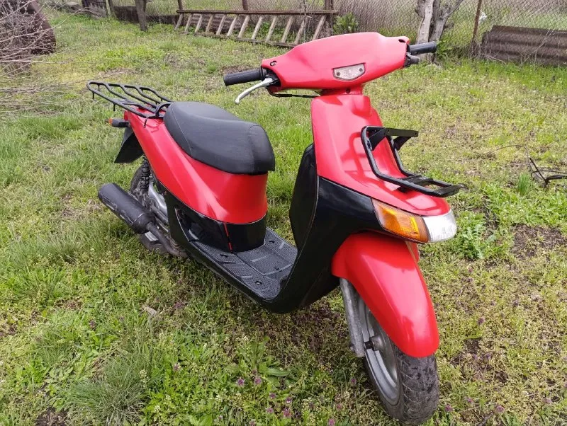 Продам -скутер honda topic на полном ходу двигатель работает хорошо пластик весь целый документы в порядке 35000₽ без торга доставка обговаривается +79493259671 📞 звоните: +7(949)3259671 - фотография - 1