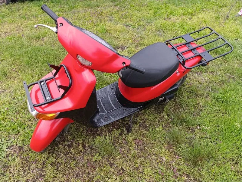 Продам -скутер honda topic на полном ходу двигатель работает хорошо пластик весь целый документы в порядке 35000₽ без торга доставка обговаривается +79493259671 📞 звоните: +7(949)3259671 - фотография - 2