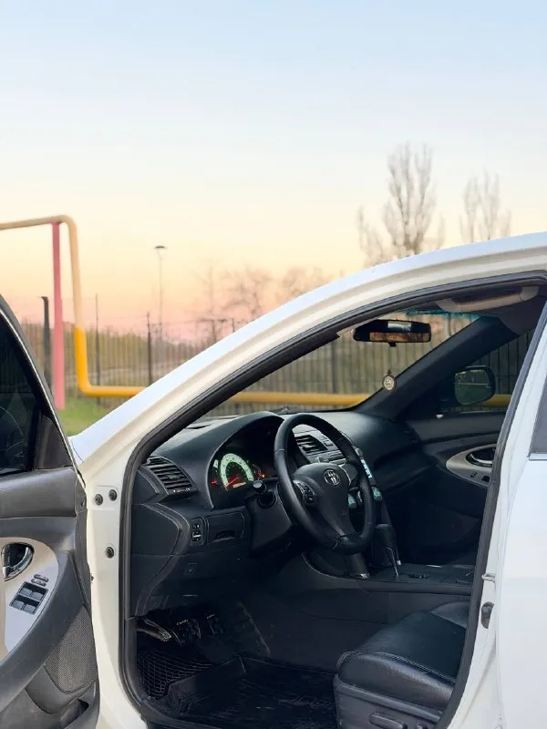 🔥 toyota camry xv40, 2010г — проверенный временем, комфортный и стильный автомобиль! один владелец двигатель 2.5 бензин — работает ровно и стабильно, не дымит, масло не расходует, тянет уверенно, вложений не требует. 6 ступенчатый автомат (aisin) — переключает плавно, без пинков и каких-либо нареканий. ходовая часть — отрабатывает мягко, без посторонних звуков. 💎 черный кожаный салон, сиденья с боковыми поддержками, без потертостей, в отличном состоянии. мультируль, удобная посадка, всё для комфортной езды. 🚘по внешнему виду — на автомобиле красивый, индивидуальный обвес (юбка) 📍 осмотр: донецк 🔄 возможен обмен 💳 помогу с оформлением кредита 💰 цена: 1 030 000 ₽ (торг быстрым) ☎️ +7 949 453-80-40 ☎️ +7 949 742-53-98 номер рф: 89281188827 📞 звоните: +7(949)4538040 - фотография - 8