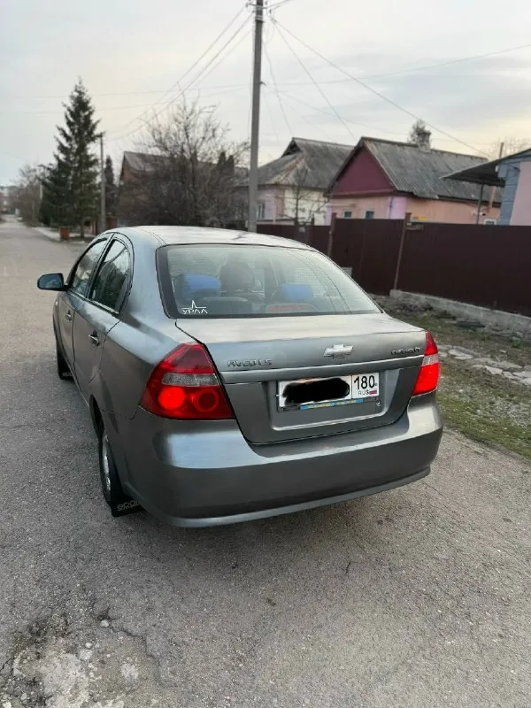 Продам chevrolet aveo 2006 года 1,5 механика состояние нормальное, гнили ржавчины нет. Авто на ходу. Комплектация:стеклоподъемники, гур, газ вписан в техпаспорт. Документы в порядке, любое переоформление. Цена 400000 торг у капота осмотр г. Макеевка +7949-319-64-37
📞 Звоните: +7(949)3196437 - фотография - 1