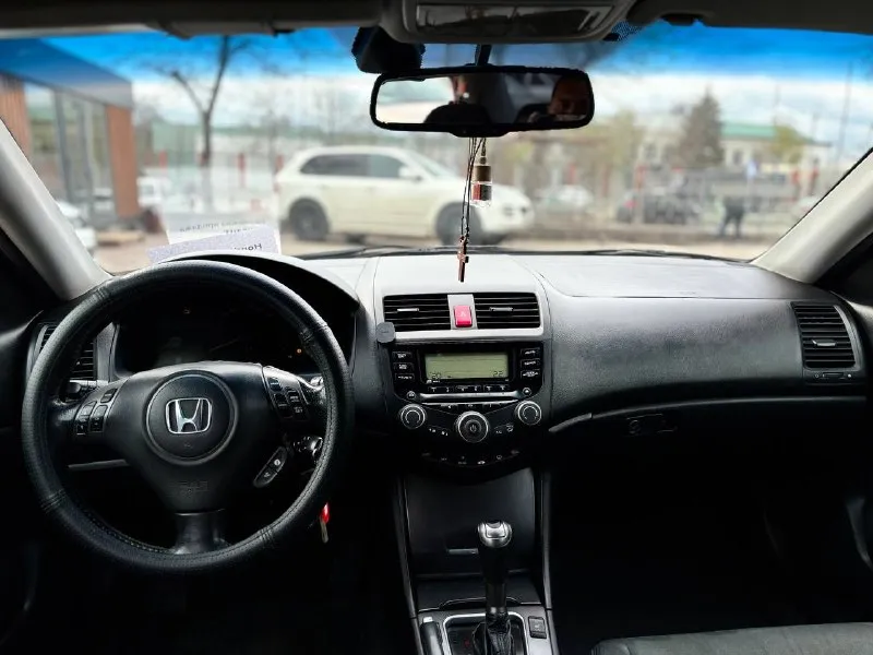 🚘марка honda accord ⛽️топливо:бенз 2.0 🌎пробег:297т км 🕹️кпп автомат 🚗седан 📆 год:2006 💰970.тысяч руб описание: местное авто 2 владельца авто в отличном состоянии. комплектация: климат контроль 4 стеклоподъемника комбинированный салон кожа+алькантара круиз контроль продажа возможна : наличный расчет✅ безнал✅ кредит✅ обмен -трейд ин✅ звонки по номеру ☎️ +79495111156 находимся по адресу 📍ул. макара мазая 41 с 10 до18 - фотография - 5