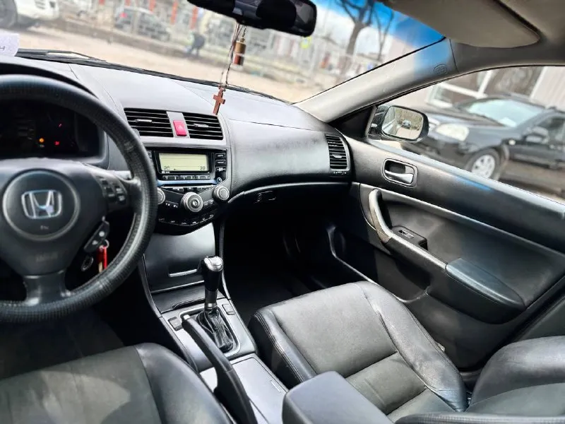 🚘марка honda accord ⛽️топливо:бенз 2.0 🌎пробег:297т км 🕹️кпп автомат 🚗седан 📆 год:2006 💰970.тысяч руб описание: местное авто 2 владельца авто в отличном состоянии. комплектация: климат контроль 4 стеклоподъемника комбинированный салон кожа+алькантара круиз контроль продажа возможна : наличный расчет✅ безнал✅ кредит✅ обмен -трейд ин✅ звонки по номеру ☎️ +79495111156 находимся по адресу 📍ул. макара мазая 41 с 10 до18 - фотография - 8