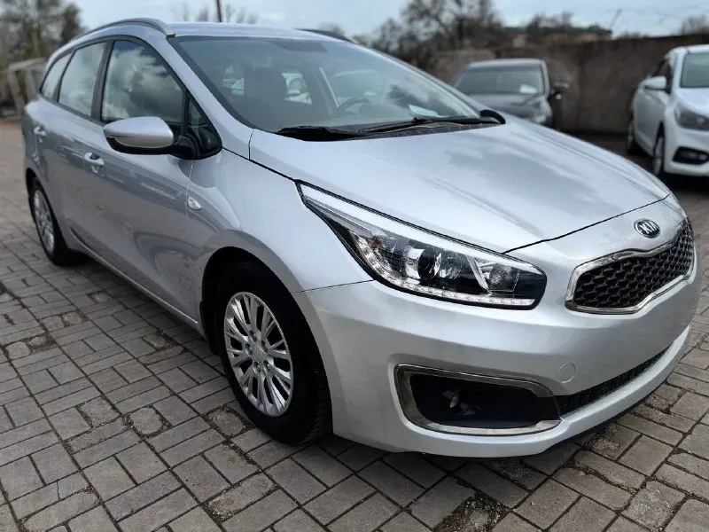 🚘марка:kia ceed ⚙️двигатель: 1.4cdi ⛽️вид топлива:дизель кпп: механика кузов:универсал пробег: 184т км 📅год выпуска: 2018 💰цена: 1.390.000 •усилитель руля. •4 эл стеклоподъёмника •мультимедиа usb aux bluetooth •мультируль •круиз контроль один владелец все стекла родные! авто в отличном состоянии! в родном окрасе! продажа возможна : наличный расчет✅ безнал✅ кредит✅ обмен на ваш авто✅ звонки по номеру ☎️ +79495111156 находимся по адресу 📍г. мариуполь ул. макара мазая 41 с 10 до18 - фотография - 1