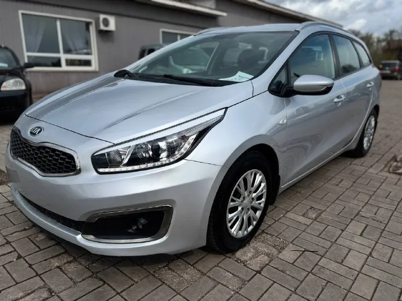 🚘марка:kia ceed ⚙️двигатель: 1.4cdi ⛽️вид топлива:дизель кпп: механика кузов:универсал пробег: 184т км 📅год выпуска: 2018 💰цена: 1.390.000 •усилитель руля. •4 эл стеклоподъёмника •мультимедиа usb aux bluetooth •мультируль •круиз контроль один владелец все стекла родные! авто в отличном состоянии! в родном окрасе! продажа возможна : наличный расчет✅ безнал✅ кредит✅ обмен на ваш авто✅ звонки по номеру ☎️ +79495111156 находимся по адресу 📍г. мариуполь ул. макара мазая 41 с 10 до18 - фотография - 2