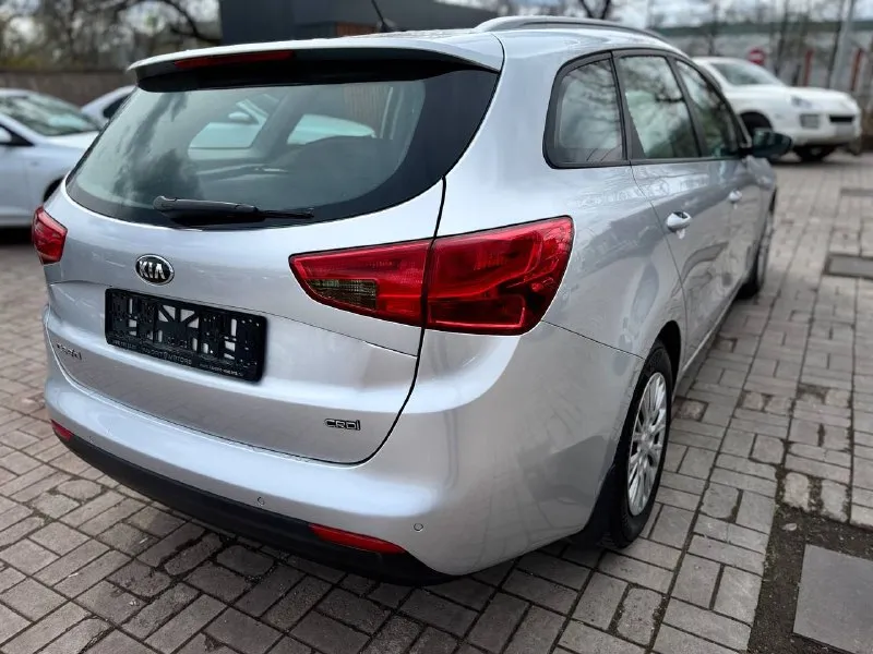 🚘марка:kia ceed ⚙️двигатель: 1.4cdi ⛽️вид топлива:дизель кпп: механика кузов:универсал пробег: 184т км 📅год выпуска: 2018 💰цена: 1.390.000 •усилитель руля. •4 эл стеклоподъёмника •мультимедиа usb aux bluetooth •мультируль •круиз контроль один владелец все стекла родные! авто в отличном состоянии! в родном окрасе! продажа возможна : наличный расчет✅ безнал✅ кредит✅ обмен на ваш авто✅ звонки по номеру ☎️ +79495111156 находимся по адресу 📍г. мариуполь ул. макара мазая 41 с 10 до18 - фотография - 3