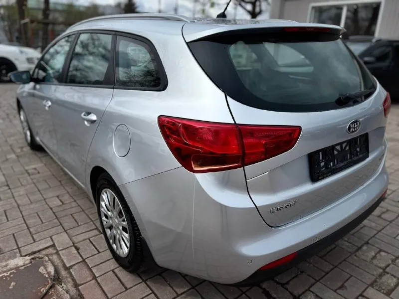 🚘марка:kia ceed ⚙️двигатель: 1.4cdi ⛽️вид топлива:дизель кпп: механика кузов:универсал пробег: 184т км 📅год выпуска: 2018 💰цена: 1.390.000 •усилитель руля. •4 эл стеклоподъёмника •мультимедиа usb aux bluetooth •мультируль •круиз контроль один владелец все стекла родные! авто в отличном состоянии! в родном окрасе! продажа возможна : наличный расчет✅ безнал✅ кредит✅ обмен на ваш авто✅ звонки по номеру ☎️ +79495111156 находимся по адресу 📍г. мариуполь ул. макара мазая 41 с 10 до18 - фотография - 4