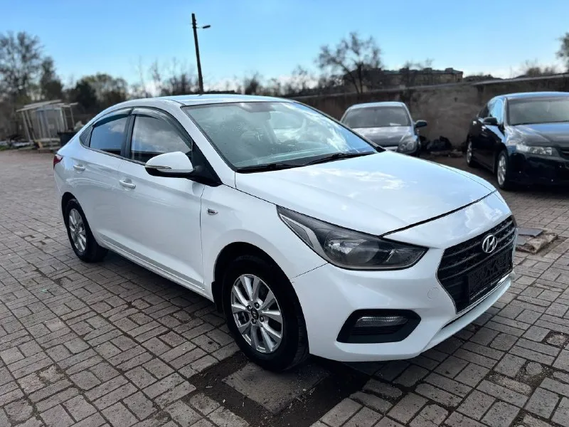 🚘марка hyundai solaris ⛽️топливо:бенз обьем 1.4 🌎пробег:104т км 🕹️кпп автомат 🚗седан 📆 год:2019 💰1050.000.тысяч руб комплектация: кондиционер 4 эл. стеклоподъемника мультимедиа кондиционер два комплекта колес зима, лето продажа возможна : наличный расчет✅ безнал✅ кредит✅ обмен -трейд ин✅ звонки по номеру ☎️ +7949-511-11-56 находимся по адресу 📍г. мариуполь макара мазая 41 с 10 до18 - фотография - 2