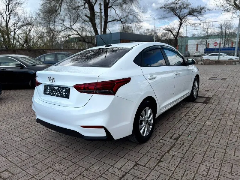 🚘марка hyundai solaris ⛽️топливо:бенз обьем 1.4 🌎пробег:104т км 🕹️кпп автомат 🚗седан 📆 год:2019 💰1050.000.тысяч руб комплектация: кондиционер 4 эл. стеклоподъемника мультимедиа кондиционер два комплекта колес зима, лето продажа возможна : наличный расчет✅ безнал✅ кредит✅ обмен -трейд ин✅ звонки по номеру ☎️ +7949-511-11-56 находимся по адресу 📍г. мариуполь макара мазая 41 с 10 до18 - фотография - 3