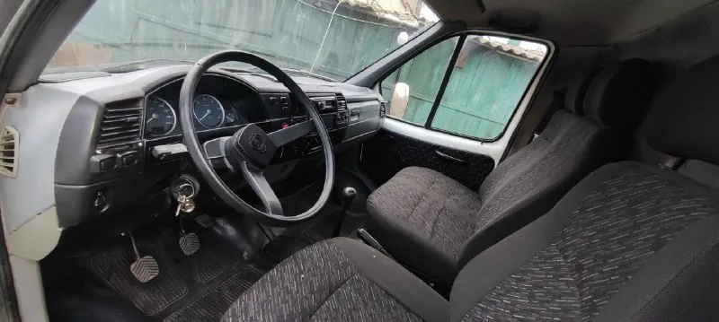 Продам газель 2013г. мотор 4216. пробег 244 321тыс. изотермический фургон. газ евро4 все работает. была куплена в донецке в автосалоне. с тех пор владелец не менялся. имеется сервисная книжка. тех осмотр пройден. переоформление обязательно. залогов, арестов, штрафов, ограничений нет. юридические полностью в порядке. из вложений требуется ремонт передней подвески что то гремит и жизненные болячки по лкп. кабина в около идеальном состоянии не красилась и не варилась и сварки не требует. все нюансы можем обсудить при встречи. цена 680тыс. город макеевка днр телефон для связи +79496440155 дмитрий. 📞 звоните: +7(949)6440155 - фотография - 6