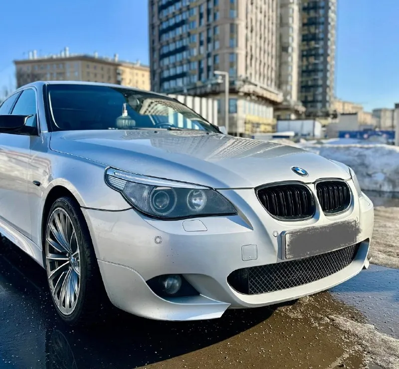 Продам бмв е60 530хі 2006 г n52b30, автомат. авто без изъянов в автотеке, без дтп и расчетов, 4 владельца ✅✅✅. выглядит достойно, полный м пакет, колеса р19 оригинал ковка на отличной зиме, фонари от рестайлинг, спойлер на крышке багажника м м м комплектация жир 🔥🔥🔥сиденья ломайки, проекция, подогревы всех сидений и руля, люк, спорт руль, задняя полусфера со шторками. технически на полном и уверенном ходу, ездит отлично! документы без проблем, полный комплект. цена:1 050 000 т. р обмен тел:+79495061011 телег:+79493930757 📞 🇷🇺 звоните: +79495061011 - фотография - 5