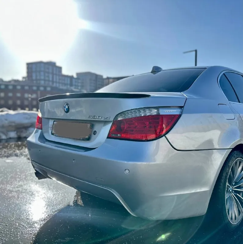 Продам бмв е60 530хі 2006 г n52b30, автомат. авто без изъянов в автотеке, без дтп и расчетов, 4 владельца ✅✅✅. выглядит достойно, полный м пакет, колеса р19 оригинал ковка на отличной зиме, фонари от рестайлинг, спойлер на крышке багажника м м м комплектация жир 🔥🔥🔥сиденья ломайки, проекция, подогревы всех сидений и руля, люк, спорт руль, задняя полусфера со шторками. технически на полном и уверенном ходу, ездит отлично! документы без проблем, полный комплект. цена:1 050 000 т. р обмен тел:+79495061011 телег:+79493930757 📞 🇷🇺 звоните: +79495061011 - фотография - 6