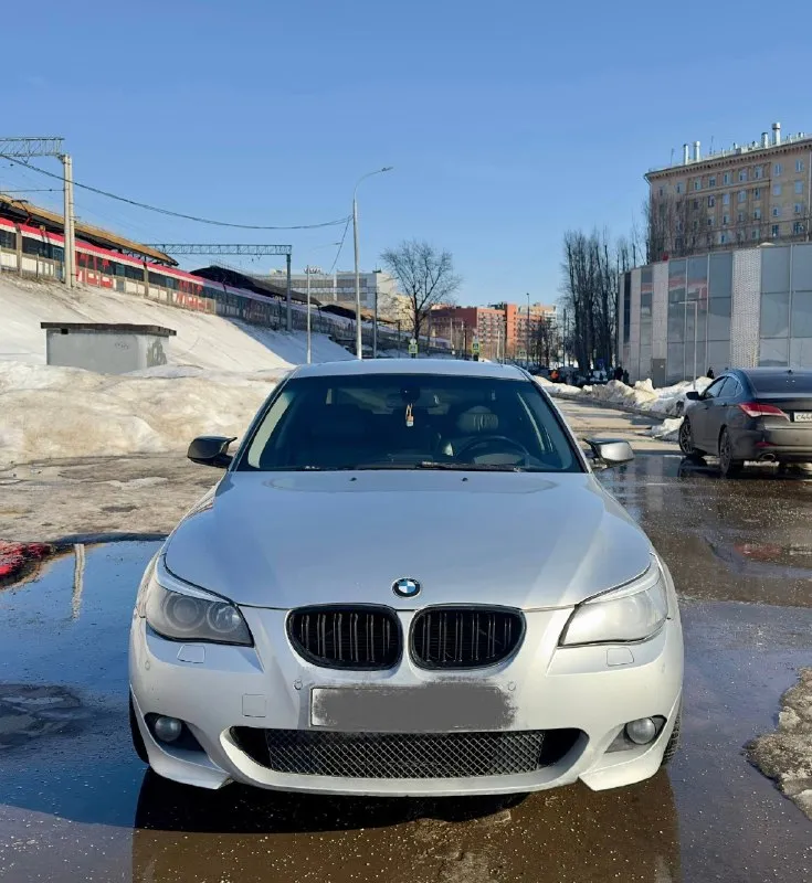 Продам бмв е60 530хі 2006 г n52b30, автомат. авто без изъянов в автотеке, без дтп и расчетов, 4 владельца ✅✅✅. выглядит достойно, полный м пакет, колеса р19 оригинал ковка на отличной зиме, фонари от рестайлинг, спойлер на крышке багажника м м м комплектация жир 🔥🔥🔥сиденья ломайки, проекция, подогревы всех сидений и руля, люк, спорт руль, задняя полусфера со шторками. технически на полном и уверенном ходу, ездит отлично! документы без проблем, полный комплект. цена:1 050 000 т. р обмен тел:+79495061011 телег:+79493930757 📞 🇷🇺 звоните: +79495061011 - фотография - 7