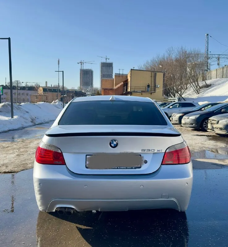 Продам бмв е60 530хі 2006 г n52b30, автомат. авто без изъянов в автотеке, без дтп и расчетов, 4 владельца ✅✅✅. выглядит достойно, полный м пакет, колеса р19 оригинал ковка на отличной зиме, фонари от рестайлинг, спойлер на крышке багажника м м м комплектация жир 🔥🔥🔥сиденья ломайки, проекция, подогревы всех сидений и руля, люк, спорт руль, задняя полусфера со шторками. технически на полном и уверенном ходу, ездит отлично! документы без проблем, полный комплект. цена:1 050 000 т. р обмен тел:+79495061011 телег:+79493930757 📞 🇷🇺 звоните: +79495061011 - фотография - 8
