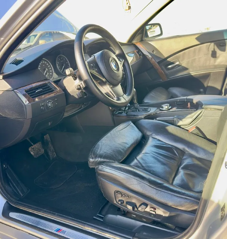 Продам бмв е60 530хі 2006 г n52b30, автомат. авто без изъянов в автотеке, без дтп и расчетов, 4 владельца ✅✅✅. выглядит достойно, полный м пакет, колеса р19 оригинал ковка на отличной зиме, фонари от рестайлинг, спойлер на крышке багажника м м м комплектация жир 🔥🔥🔥сиденья ломайки, проекция, подогревы всех сидений и руля, люк, спорт руль, задняя полусфера со шторками. технически на полном и уверенном ходу, ездит отлично! документы без проблем, полный комплект. цена:1 050 000 т. р обмен тел:+79495061011 телег:+79493930757 📞 🇷🇺 звоните: +79495061011 - фотография - 9