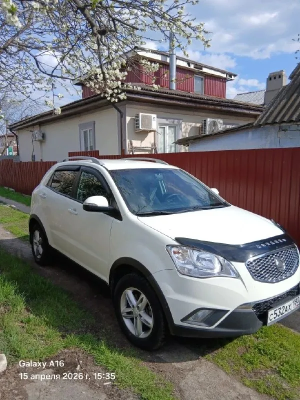 Продам свой семейный кроссовер сан-енг корандо 2013 года 2.0 дизель пробег 130000.не битый не крашен не требует вложений. все то проводились во время. полноценная запаска. и комплект зимней резины. цена 1300000 рублей. авто находится в мариуполе. по всем вопросам обращаться по телефону. +79497220817.владимир. - фотография - 1