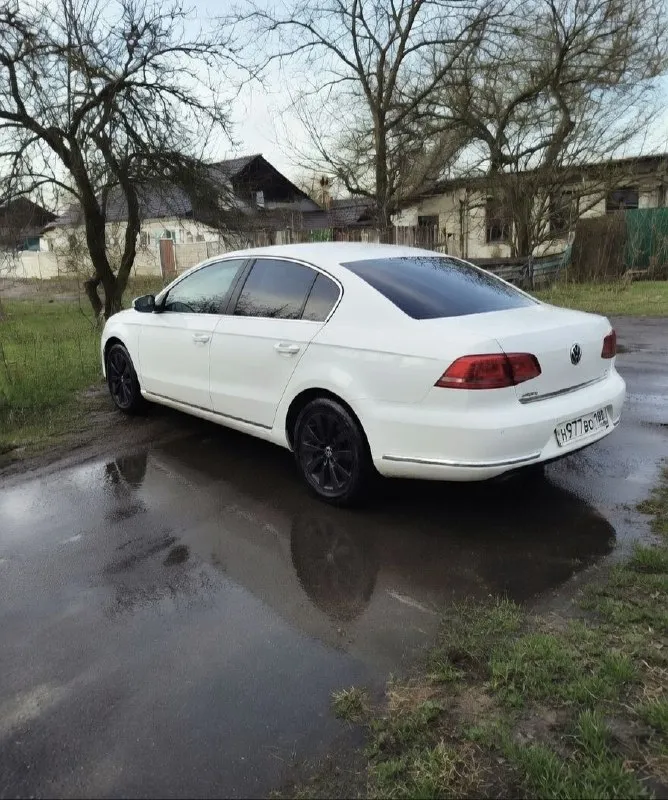 Volkswagen passat b7 1.4 tsi ecofuel мкпп 2012 год европа заводская газовая установка: на метане расход по трассе - 750рублей на 500 -400километров. бак бензин 30 литров и 30м³ метана, запас хода 900-1000 км. очень комфортный автомобиль, особенно для дальних поездок. комплектация: 2-х зонный климат, датчики дождя и света, круиз-контроль, мультируль, кожаный салон, подогрев сидений, адаптивныъй заводской ксенон и многое другое. собственник. состояние достойное, ремонта не требует. 🔥850 тыс. руб, торг у капота горловка +79493140891 📲 tg: @valeriya_eduardovnaa 📞 звоните: +7(949)3140891 - фотография - 3
