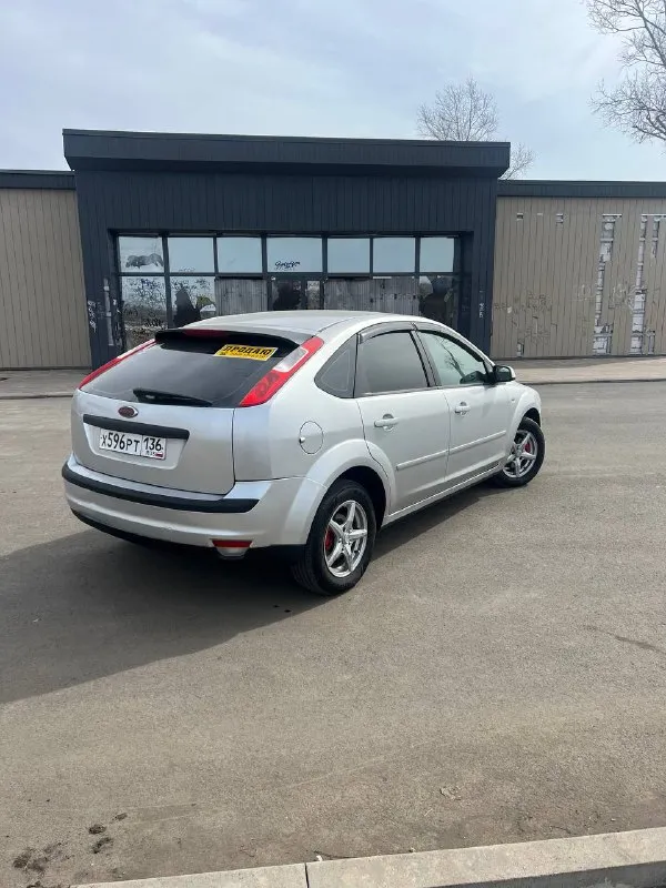 Срочная продажа!!!в продаже ford focus второго поколения. автомобиль 2006 г. в.двигатель бензиновый 1.8.авто находится в г мариуполь. подробно про авто по тел или при встречи. документы кристально чистые!!!цена 375 тыс руб. +79649225253 - +79497346358 - фотография - 1