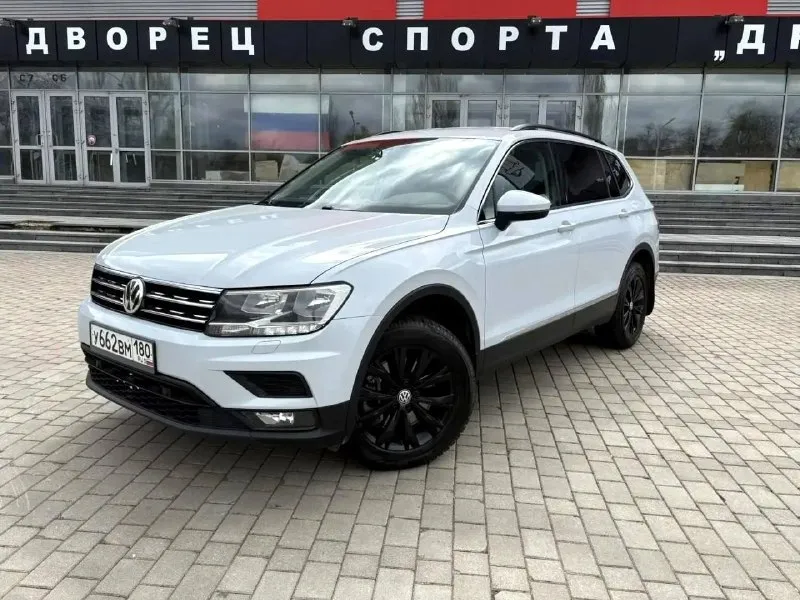 Volkswagen tiguan 2017, 2,0 автомат, 2wd, 7 мест. 51000 км, 3vv3b7ax8jm026826, приобретали авто на аукционе в конце 2018 года, практически без пробега с незначительными повреждениями, 1 владелец с момента регистрации в днр с 2019 года. возможно оформление в кредит. возможен обмен. более детальная информация по телефону. цена - 2.490.000 р. +79494041233 - фотография - 1