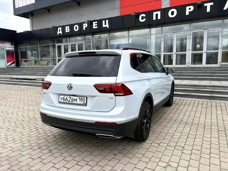 Volkswagen tiguan 2017, 2,0 автомат, 2wd, 7 мест. 51000 км, 3vv3b7ax8jm026826, приобретали авто на аукционе в конце 2018 года, практически без пробега с незначительными повреждениями, 1 владелец с момента регистрации в днр с 2019 года. возможно оформление в кредит. возможен обмен. более детальная информация по телефону. цена - 2.490.000 р. +79494041233 - фотография - 4
