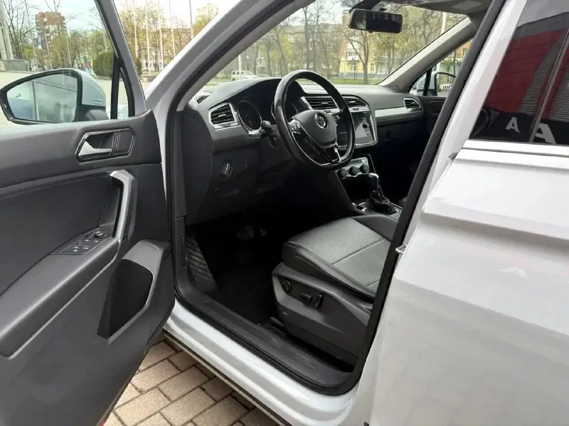 Volkswagen tiguan 2017, 2,0 автомат, 2wd, 7 мест. 51000 км, 3vv3b7ax8jm026826, приобретали авто на аукционе в конце 2018 года, практически без пробега с незначительными повреждениями, 1 владелец с момента регистрации в днр с 2019 года. возможно оформление в кредит. возможен обмен. более детальная информация по телефону. цена - 2.490.000 р. +79494041233 - фотография - 6