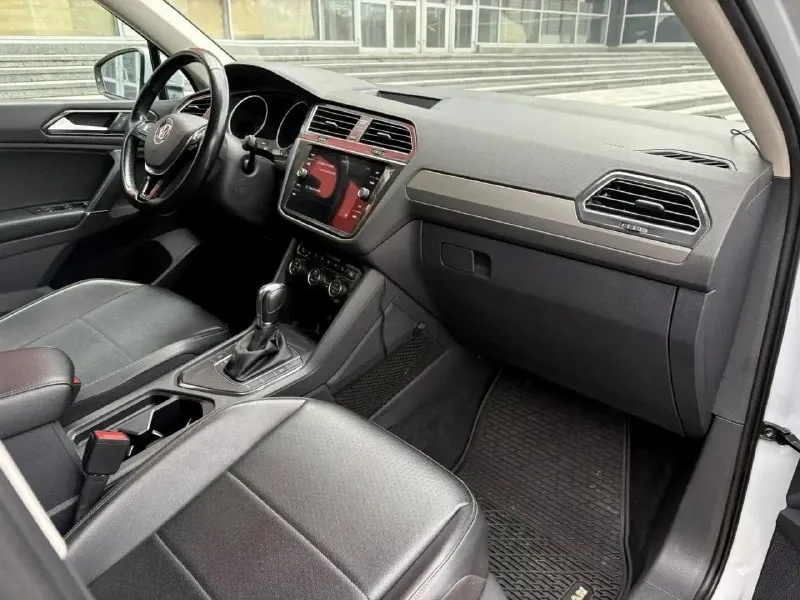 Volkswagen tiguan 2017, 2,0 автомат, 2wd, 7 мест. 51000 км, 3vv3b7ax8jm026826, приобретали авто на аукционе в конце 2018 года, практически без пробега с незначительными повреждениями, 1 владелец с момента регистрации в днр с 2019 года. возможно оформление в кредит. возможен обмен. более детальная информация по телефону. цена - 2.490.000 р. +79494041233 - фотография - 8