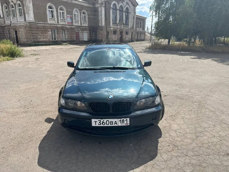 Цена 700000р 9498296680 донецк продам живую bmw e46 — настоящая зажигалка, которая дарит эмоции, а не просто возит из точки а в б. под капотом m54b25 — по праву считается одним из последних надёжных моторов bmw: тянет бодро, звучит приятно, едет как надо. машина на хорошем ходу, используется практически каждый день. комплектация: — кожаный салон — подогрев сидений — электростеклоподъёмники — люк (работает отлично, не течёт) — мульти-руль — заводские r17 диски — заводская оптика с линзами отдельно про внешний вид: цвет реально цепляет — красиво смотрится как днём на солнце, так и ночью. по кузову и салону есть мелкие моменты, без критики — всё честно. если ищешь живую e46 с хорошим мотором и нормальной комплектацией — отличный вариант. 💰 торг у капота. - фотография - 1