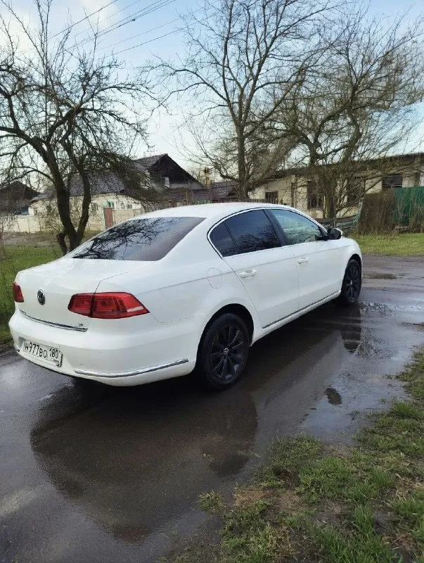 Volkswagen passat b7 1.4 tsi ecofuel мкпп 2012 год европа заводская газовая установка: на метане расход по трассе - 750рублей на 500 -400километров. бак бензин 30 литров и 30м³ метана, запас хода 900-1000 км. очень комфортный автомобиль, особенно для дальних поездок. комплектация: 2-х зонный климат, датчики дождя и света, круиз-контроль, мультируль, кожаный салон, подогрев сидений, адаптивныъй заводской ксенон и многое другое. собственник. состояние достойное, ремонта не требует. 🔥850 тыс. руб, торг у капота горловка +79493140891 - фотография - 3