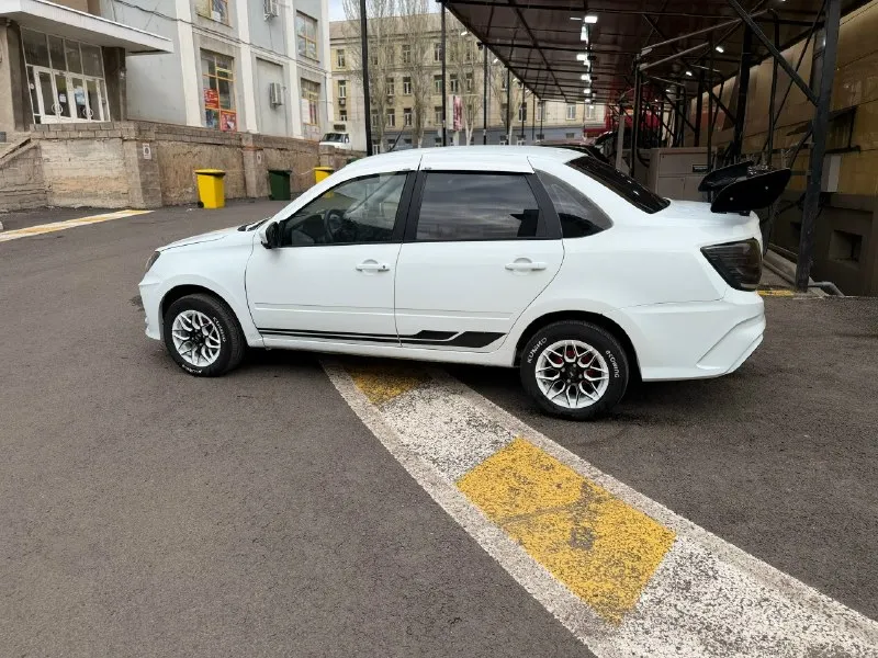 Ваз гранта fl✅ на 8 клопе✅ газ/бензин ✅ выпуска 2019 год ✅ пробег 129 тыс. ✅ мотор работает хорошо ✅ не дымит, ✅тянет очень бодро!✅ коробка механика, переключает мягко, без хрустов✅, не выбивает, ✅ не воет! ✅ ходовая не гремит, мягкая! ✅ перед ss20 comfort ✅ зад demfi comfort дорогие титановые диски, r14 на новой летней резине kumho! ✅ выхлоп тихий, но приятно звучит, с попкормом!✅ установлена хорошая музыка + услилок, ✅стоит хороший андроид качественный ! приятный салон, чистый! 2 этажа led светит очень хорошо! 👌 двери зашумлены машина обработана антикором 👍 по кузову все отлично 👍 по документам, все чисто, без запретов, без штрафов, птс стс дкп все на руках 180регион по всей информации по номеру:+79498402627(мах) +79493521082 цена 800 торг на полный бак бензина 📞 звоните: +7(949)8402627 - фотография - 4