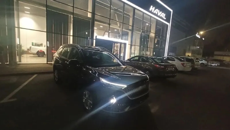 Продам новый haval m6 на механике, дополнительно было сделано: качественная антикор. обработка, тонировка, установлены модельные коврики салон + багажник, шторка в багажник, ветровики, чехлы на сиденья, второй комплект зимней резины на дисках. официальный дилерский автомобиль, на гарантии, купленный в ростове-на-дону мною лично. я хозяин (наш 180 регион). пробег машины - 4450 км. пробег маленький из-за того, что езжу постоянно на рабочей машине. автомобиль новый, без дефектов абсолютно, без единого момента (зимой выезжал пару раз в сухую погоду, чисто прокатиться в удовольствие). нулевое то пройдено на 4000 км, в официальном дилерском центре haval в ростове, там же, где и приобретался, с отметкой в сервисной книге. продажа в связи с семейными обстоятельствами. находится в енакиево. могу пригнать в другой город по договорённости. цена 2.100.000 руб. подробности по телефону +79493293132 📲 tg: @dimas2601 📞 звоните: +7(949)3293132 - фотография - 3