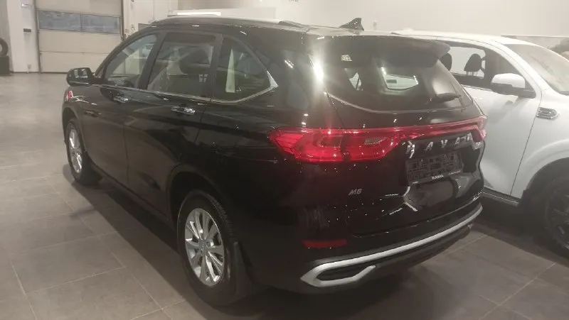 Продам новый haval m6 на механике, дополнительно было сделано: качественная антикор. обработка, тонировка, установлены модельные коврики салон + багажник, шторка в багажник, ветровики, чехлы на сиденья, второй комплект зимней резины на дисках. официальный дилерский автомобиль, на гарантии, купленный в ростове-на-дону мною лично. я хозяин (наш 180 регион). пробег машины - 4450 км. пробег маленький из-за того, что езжу постоянно на рабочей машине. автомобиль новый, без дефектов абсолютно, без единого момента (зимой выезжал пару раз в сухую погоду, чисто прокатиться в удовольствие). нулевое то пройдено на 4000 км, в официальном дилерском центре haval в ростове, там же, где и приобретался, с отметкой в сервисной книге. продажа в связи с семейными обстоятельствами. находится в енакиево. могу пригнать в другой город по договорённости. цена 2.100.000 руб. подробности по телефону +79493293132 📲 tg: @dimas2601 📞 звоните: +7(949)3293132 - фотография - 4