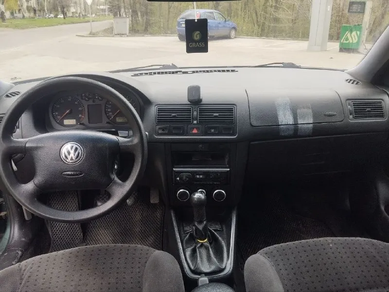 Продам: volkswagen golf 4 1.6 (akl) бензин. кпп механика. пробег 112 000 км. год 1998 г. работает хорошо. состояние сел - поехал. ходовка перебрана, тормоза обслужены, колодки тормозные заменил, масла двс фильтра заменено. цена 250 000₽. осмотр: макеевка +79497255044 📞 звоните: +7(949)7255044 - фотография - 6