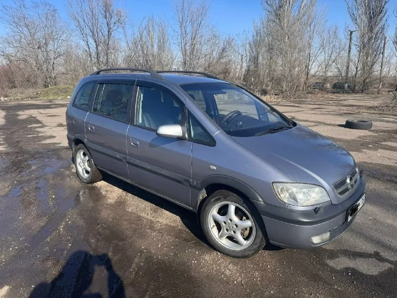 Продам авто. opel зафира а, хороший вместительный автомобиль 7 мест. авто пригнано из швейцарии с родным пробегом 150т. к есть сервисная книга сейчас пробег 240т. мотор 2.2 бензин (не турбо. ) в автомобиле работает все подогрев, зеркал, сидений, кондиционер, элетрозеркала, круиз контроль, есть андроид магнитола с камерой заднего обзора. я единственный собственник, переоформление без проблем. цена 600000т. р торг у автомобиля т. +79490032214 мир. +79493700650 фен. авто в макеевке. 📞 звоните: +7(949)0032214 - фотография - 2