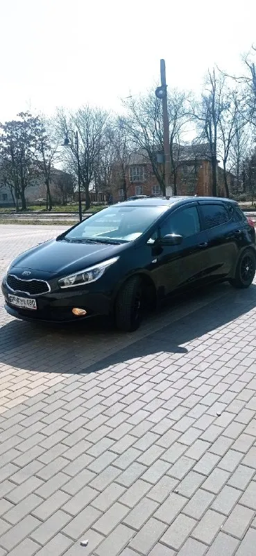 Киа сид 2014 года. 900₽ донецк. авто не такси, не каршеринг, при осмотре покажем автотеку. отличное состояние, машина вся обслужена. по мотору и кузову проблем нет. двигатель работает отлично, без лишних шумов. кпп 6 ст механика, расход очень маленький. резвый и надёжный автомобиль. все стекла заводские, включая лобовое. салон отличный, без дефектов. кондиционер работает. продажа от собственника. +79494850271 - фотография - 3