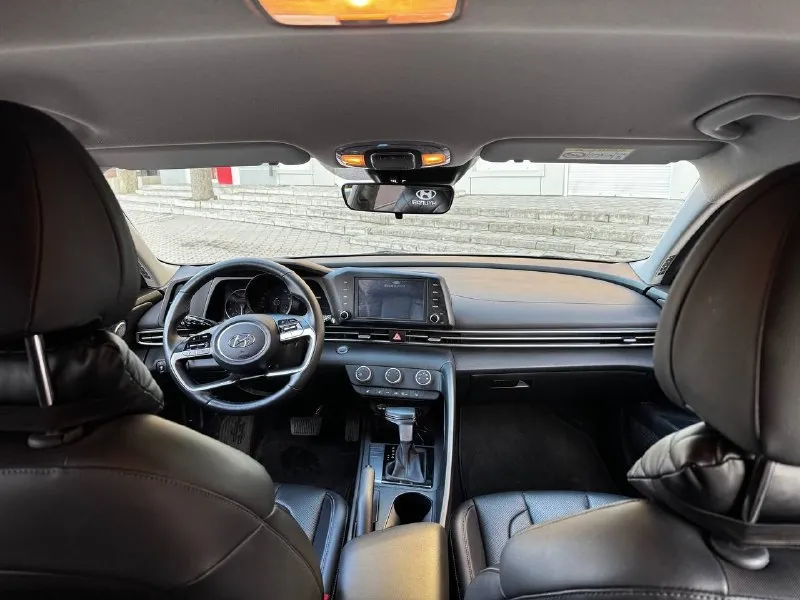 🚗 ** hyundai avante 1.6 cvt, 2021 — идеальный городской автомобиль!** продаю стильный и экономичный ** hyundai avante 2021 года** в отличном состоянии 💎 машина полностью обслужена, сел и поехал — без вложений. 🔥 почему стоит взять именно её: — надёжный двигатель 1.6 — плавная и комфортная коробка cvt — очень экономичный расход топлива — современный внешний вид и удобный салон — отлично подойдёт как для города, так и для поездок на дальние расстояния 🛠 комплектация: ✔ камера заднего вида ✔ парктроники ✔ подогрев сидений, руля, заднего стекла. ✔ круиз-когнтроль, удержания в полосе, датчики света. ✔ подсветка в автомобиле ✔ мультимедиа + bluetooth ✔ электростеклоподъёмники и многое другое. .. 📊 пробег: 46.000 тысяч чистого пробега. 💰 цена: 2.100.000 рублей. 📍 осмотр: город харцызск. 📞 звони: +7949-620-72-39 👉 возможен разумный торг у капота 📞 звоните: +7(949)6207239 - фотография - 3