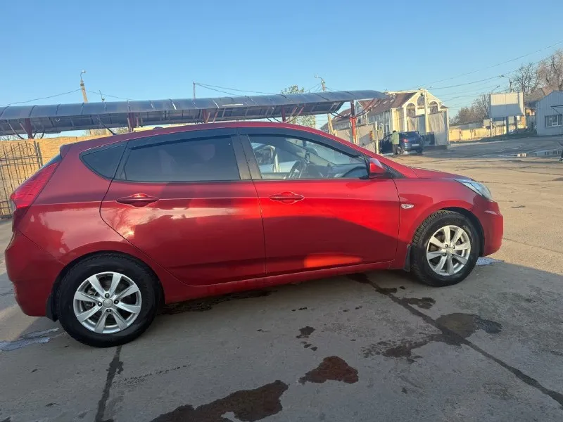 Продам hyundai solaris год выпуска: 2011 пробег: 236 тыс. км : 1.4 (механика) автомобиль в хорошем состоянии. технически авто в отличном состоянии, ходовая сбита, работа мотора и коробки без нареканий. комплектация: мультируль, кондиционер, подогрев передних сидений, 4 эл. стеклоподъемника и тд. продажа от хозяина, во владении три года. цена: 620.000 ₽ торг +79493988188 (телеграмм) автомобиль находится в донецке. 📞 звоните: +7(949)3988188 - фотография - 2