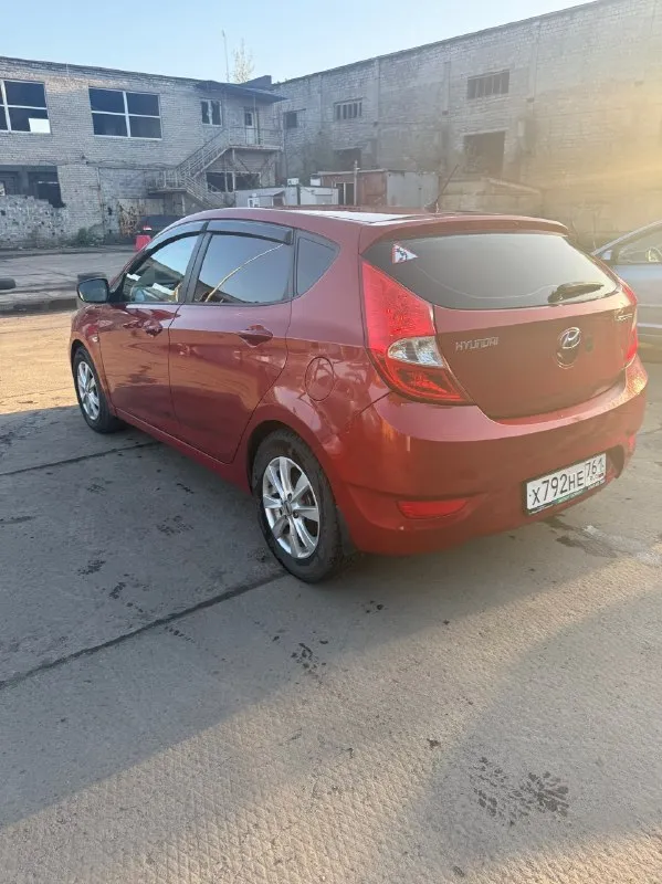 Продам hyundai solaris год выпуска: 2011 пробег: 236 тыс. км : 1.4 (механика) автомобиль в хорошем состоянии. технически авто в отличном состоянии, ходовая сбита, работа мотора и коробки без нареканий. комплектация: мультируль, кондиционер, подогрев передних сидений, 4 эл. стеклоподъемника и тд. продажа от хозяина, во владении три года. цена: 620.000 ₽ торг +79493988188 (телеграмм) автомобиль находится в донецке. 📞 звоните: +7(949)3988188 - фотография - 3