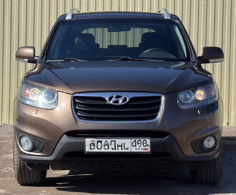 Тел. +79496447941 продам hyundai santa fe 2011г. в идеальном состоянии! по автомобилю делать ничего не надо!! готов ехать на любые проверки за ваш счёт! авто без дтп! автомобиль весь в родном окрасе!! можете приехать с толщиномером проверить! стёкла все заводские включая лобовое! птс оригинал два владельца по птс переоформление в мрэо комплектация двигатель 2.4 бензин пробег 220т родной! abs esp airbag без ключевой доступ запуск start stop круиз контроль бортовой компьютер камера заднего вида кожаный салон электропривод сидения помощь при спуске подогрев сидений подогрев зеркал parktronic датчик света датчик дождя электро слаживания зеркал двухзонный климат контроль 4 стеклоподъемника полный привод хорошая резина два ключа цена 1.220.000т. р очень срочно торг возможно продажа в кредит - фотография - 2
