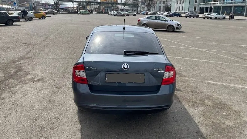 Skoda rapid без окрасов ! все стекла родные ! год 2015г кузов лифтбек мотор 1.6 бензиновый мрi (атмосферный) коробка механика 5ст. передний привод пробег 190.000 тыс. км (родной ) автотека зеленая 🧤 2 хозяин! комплектация климат контроль! подогрев сидений ! круиз контроль ! 4 эл. стеклоподъёмника ! бортовой компьютер ! обогрев заднего стекла! эл. зеркала с подогревом корректор фар! дхо! сигнализация ! би лэд в фарах! лэд птф! разъемы под aux usb! разъем 12v! магнитола bluetooth! мульти руль ! литые диски r15! 2 ключа ! ✅донецк. стоимость 950.000 торг!!! тел. +7 (949)5905326 - фотография - 2