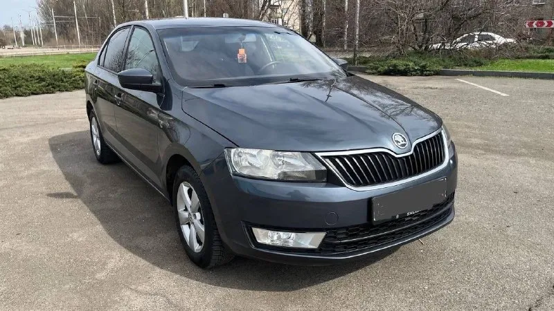 Skoda rapid без окрасов ! все стекла родные ! год 2015г кузов лифтбек мотор 1.6 бензиновый мрi (атмосферный) коробка механика 5ст. передний привод пробег 190.000 тыс. км (родной ) автотека зеленая 🧤 2 хозяин! комплектация климат контроль! подогрев сидений ! круиз контроль ! 4 эл. стеклоподъёмника ! бортовой компьютер ! обогрев заднего стекла! эл. зеркала с подогревом корректор фар! дхо! сигнализация ! би лэд в фарах! лэд птф! разъемы под aux usb! разъем 12v! магнитола bluetooth! мульти руль ! литые диски r15! 2 ключа ! ✅донецк. стоимость 950.000 торг!!! тел. +7 (949)5905326 - фотография - 3