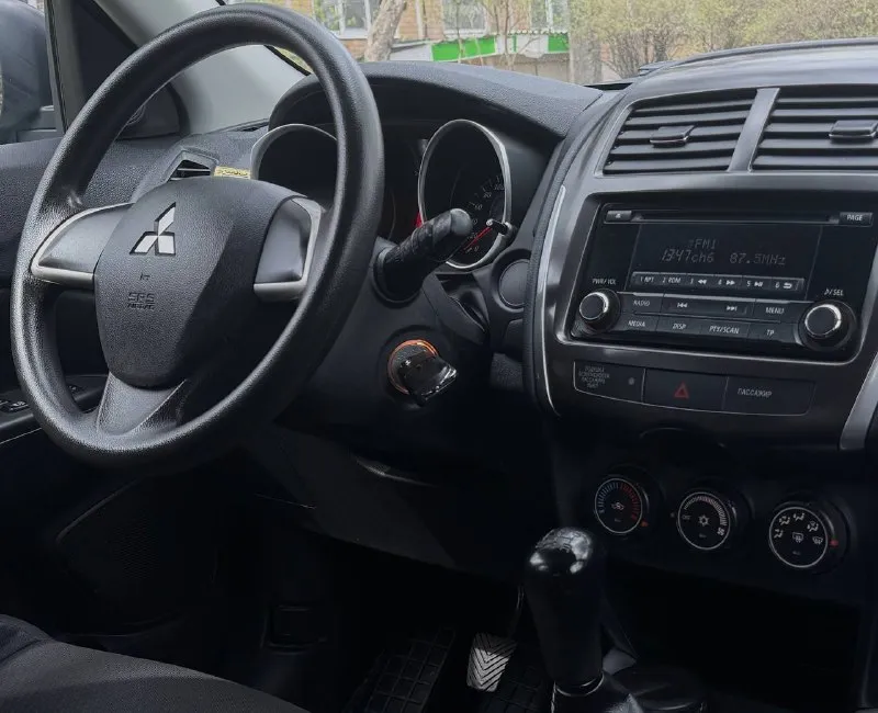 Продам mitsubishi asx
Год выпуска:2013
Двигатель 1.6
Механическая коробка
Родной пробег 65.000 родной
Авто гаражного хранения, превосходное состояние, за автомобиль не стыдно
Готов на любые проверки
В родном окрасе, без дтп
Комплектация: эур, аbs, esp, аirbаg, 4 эл. Стеклoпoдъемника, подогрев передних сидений, зеркал и заднего стекла, кондиционер холодит отлично, бортовой компьютер, эл. Регулировка зеркал.
В машине есть все для удобства !
Могу видеообзор скинуть в личку
Все вопросы по телефону
За машиной очень ухаживали
Есть все необходимое для комфортного вождения.
Этa мaшинa oчень достойный вариант, для любой мecтнoсти! Экономичный, шустpый и самоe вaжнoe надёжный! Кроссовер
Очень надeжные японские моторы
Подвеска / ходовая без замечаний.
Смотрится в живую лучше чем на фото, кузов без ржавчины и намеков на коррозию
Цена:1.140.000
+79495278015
📲 Tg: @vanya073007
📞 Звоните: +7(949)5278015 - фотография - 4