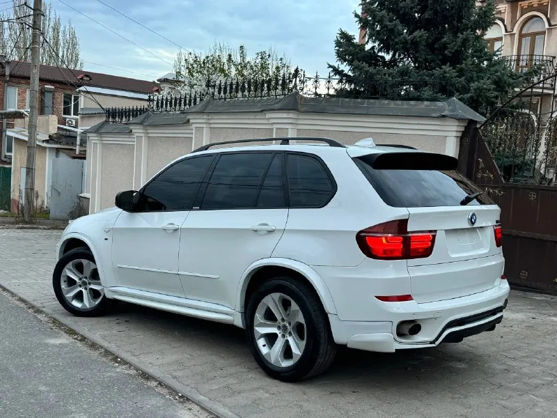 Продам живой bmw x5 e70рестайлинг 3.0 бензин твин турбо, работают безупречно коробка и ходовая часть отлично климат и прочая электроника все работает, ошибок нет смотреть в донецке обмен, могу помочь купить в кредит. цена авто 1.600.000 детальней звоните реально хороший х5 89493752075 📞 звоните: +7(949)3752075 - фотография - 2