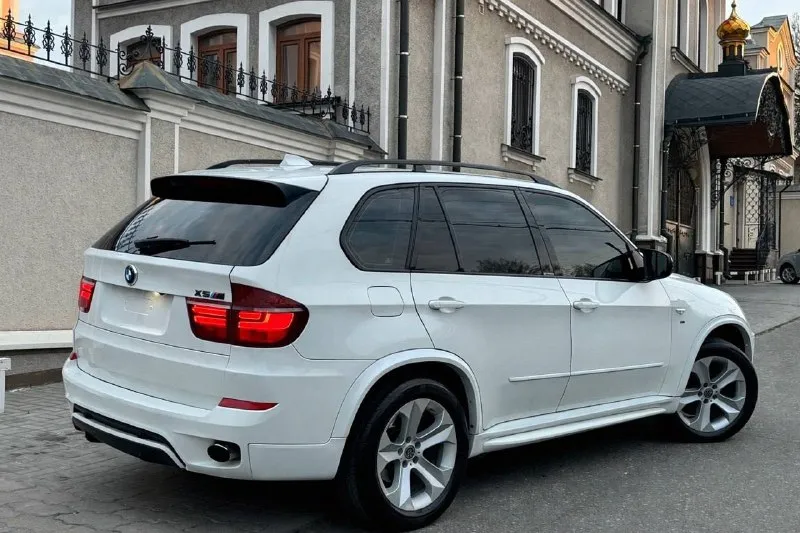 Продам живой bmw x5 e70рестайлинг 3.0 бензин твин турбо, работают безупречно коробка и ходовая часть отлично климат и прочая электроника все работает, ошибок нет смотреть в донецке обмен, могу помочь купить в кредит. цена авто 1.600.000 детальней звоните реально хороший х5 89493752075 📞 звоните: +7(949)3752075 - фотография - 3
