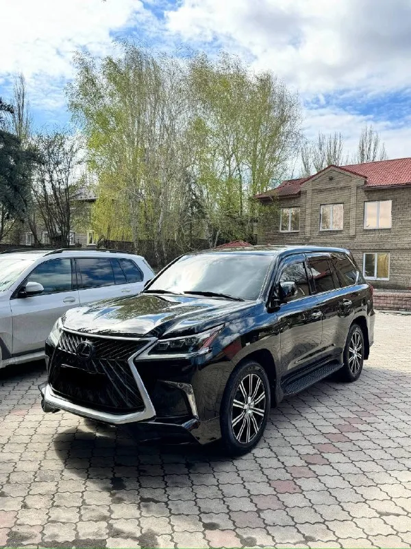 Продам lexus lx450d 2016 автомобиль безупречном состоянии, любые проверки, покупал для себя, очень понравился, продаю, просто хочется, что-то новое попробовать, не сравнить с крузаком, на порядок комфортнее обслужен мной две недели назад, масла фильтра, большего автомобиль не требует! машина сел и поехал в любое время и куда хочется. приятный расход для такой машина 13-15 литров дизеля в пред максимальной комплектации писать можно много кого интересует звоните, рассмотрю вариант обмена на авто с доплатой в обе стороны, или недвижимость в центре донецка за наличку разговаривать буду с реальным клиентом цена 6.8млн детальней 89494538040 📞 звоните: +7(949)4538040 - фотография - 1